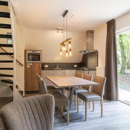 Сasa de vacaciones Restyled House With Dishwasher, Breda At 10 Km